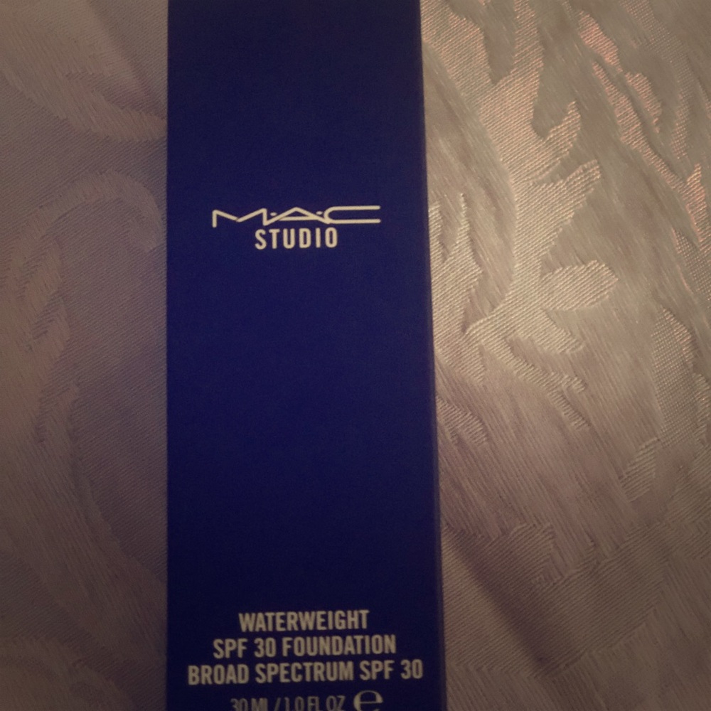 Mac studio water weight spf 30 foundation